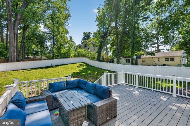 Building Photo - 3925 Ashwood Pl