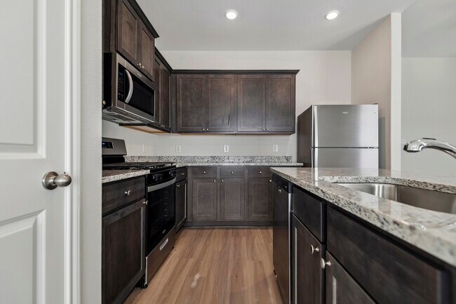 Building Photo - 417 Mustang Trot Dr