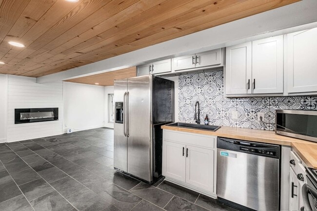 Building Photo - 562 Neelys Bend Rd