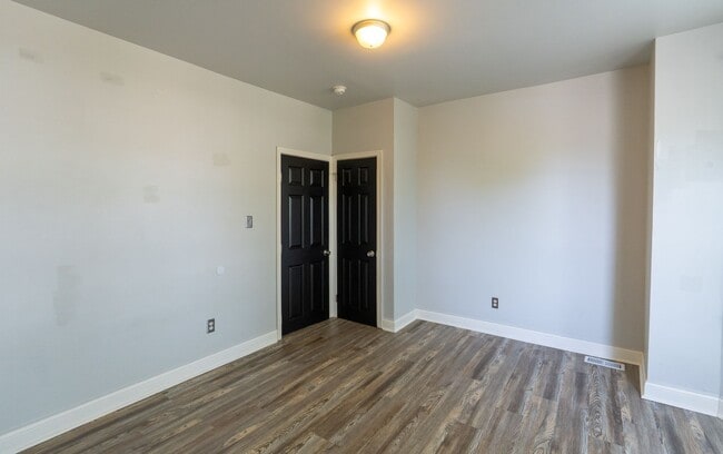 Building Photo - Newly rehabbed 3 bedroom 1.5 bath unit