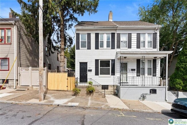 Primary Photo - 821 Jackson St