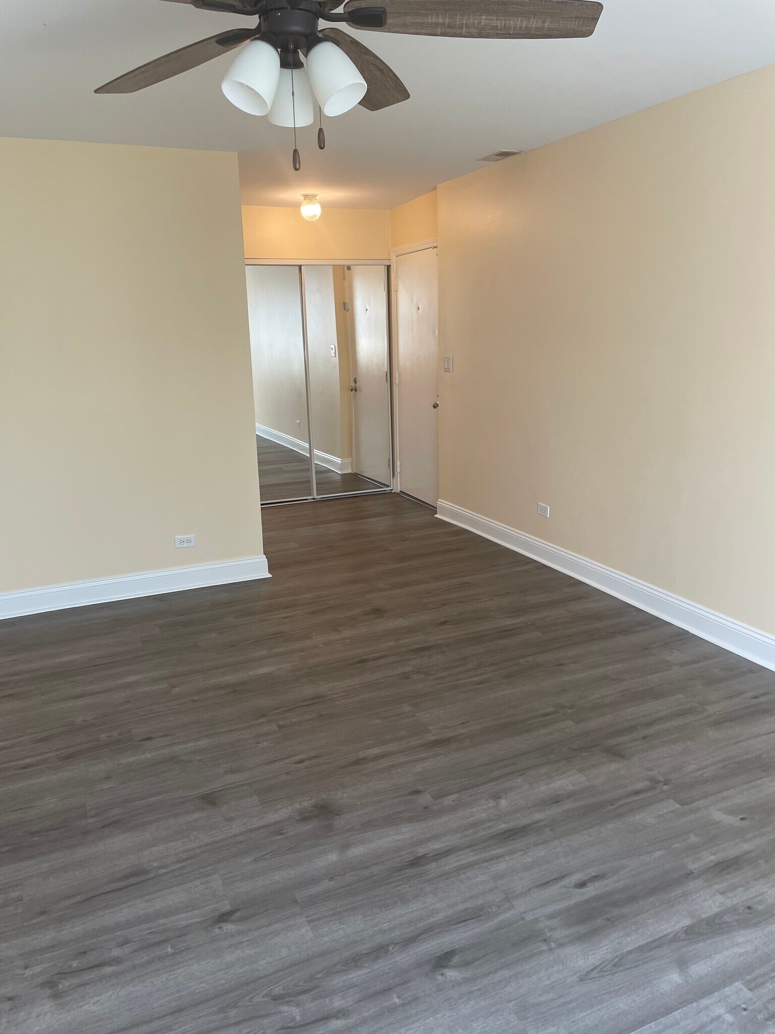 Building Photo - 650 Perrie Dr
