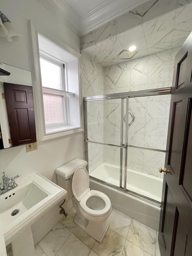 Building Photo - 145 Grand St