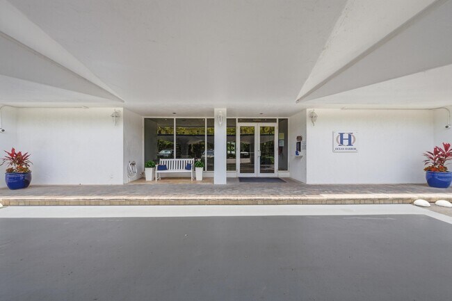 Building Photo - 800 SE 20th Ave