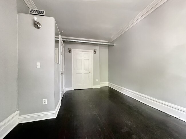 Building Photo - 2615 W Potomac Ave