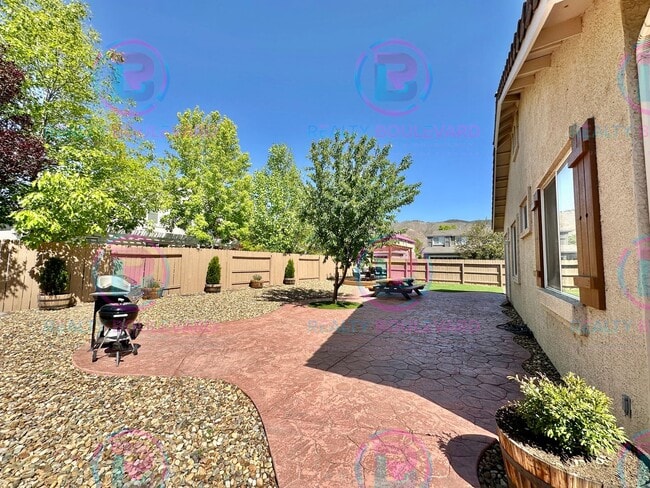 Building Photo - Charming 2-Bed + Bonus Room Corner Lot Hom...