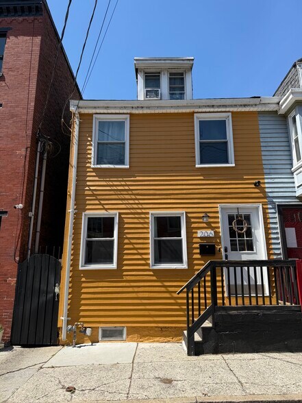 Building Photo - 206 Herr St