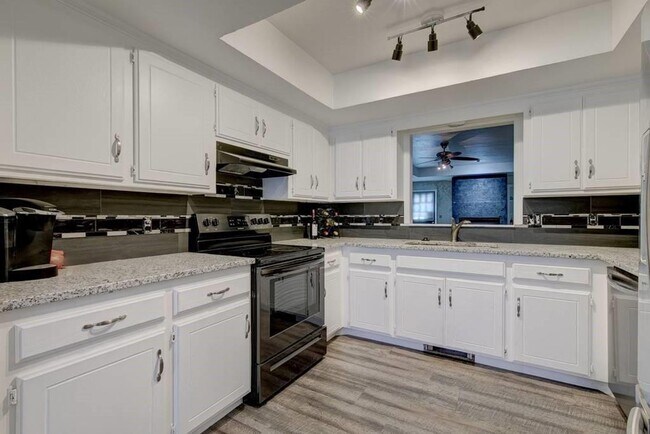 Building Photo - Spacious 3-Bedroom Home with Modern Amenit...