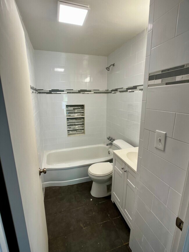 Bathroom #1 Tub/Shower - new tile - 1608 Brigham Rd