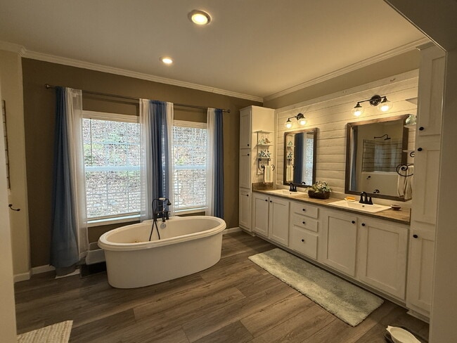 Building Photo - Immaculate Newer 3BR/2BA Brevard Home with Open Layout – Pet-Friendly