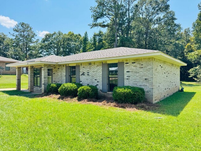 Building Photo - Modern 3-Bedroom Beauty