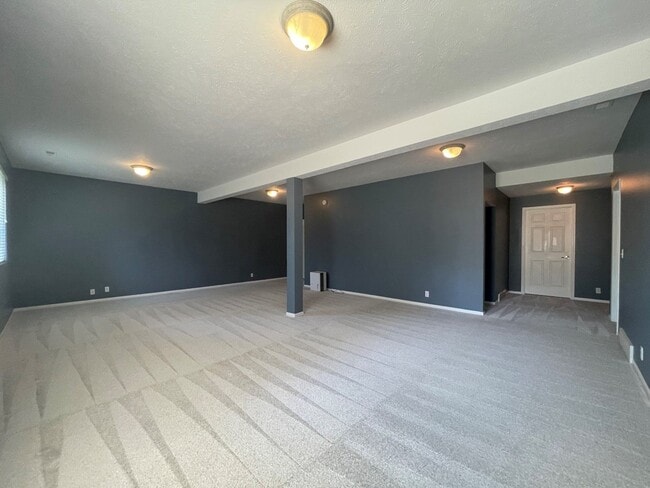 Building Photo - Home For Rent Papillion