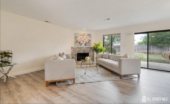 Building Photo - 31 Gate House Ln