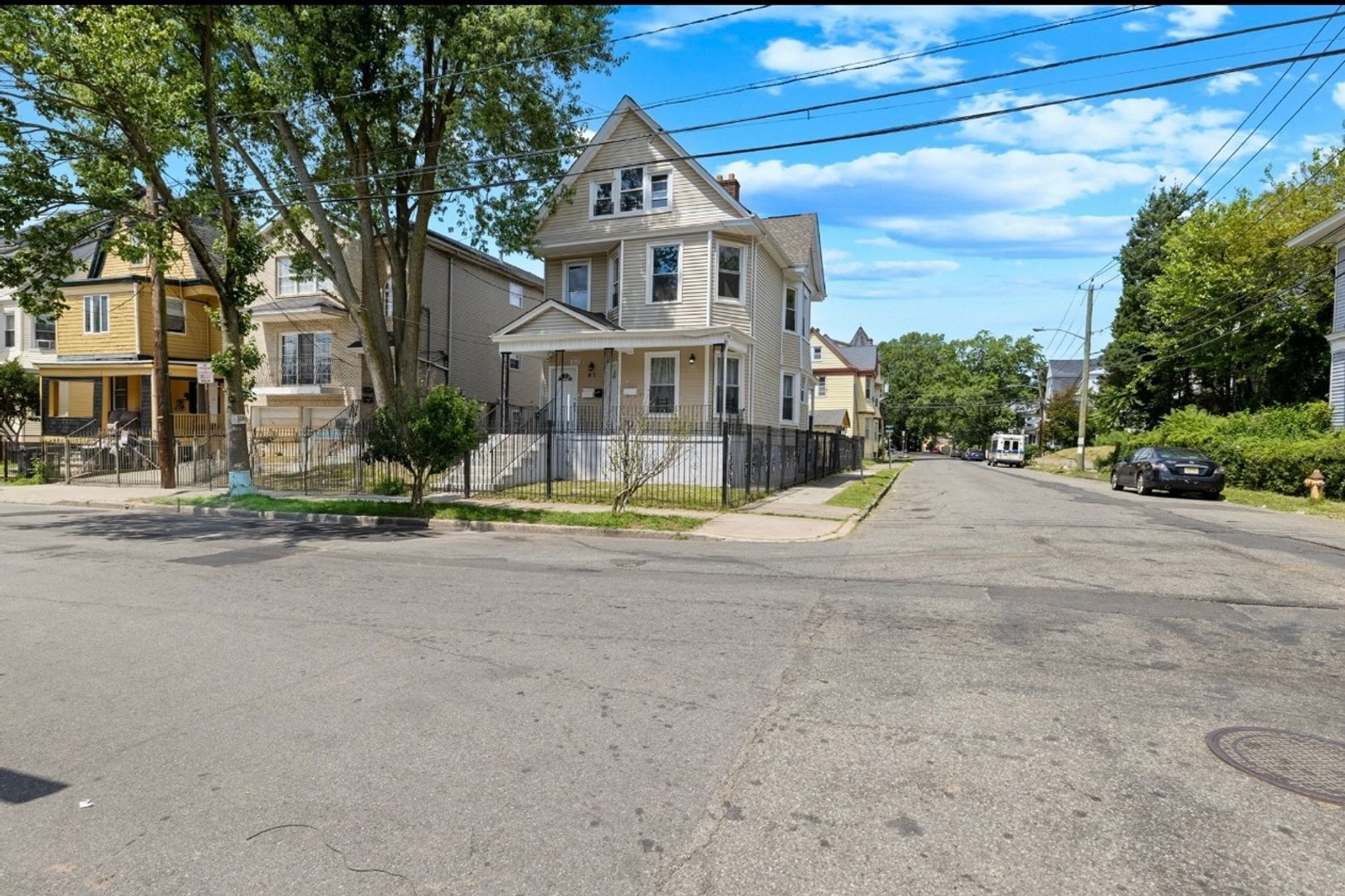 Building Photo - 87 Isabella Ave