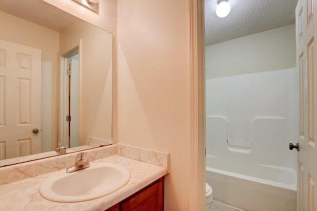 Building Photo - 299 Raleigh Dr