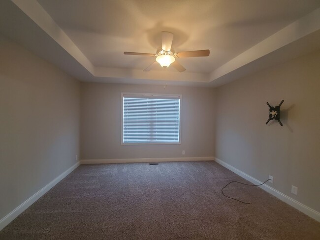 Building Photo - $2100 Executive 3 Bed 2.5 Bath with Bonus ...