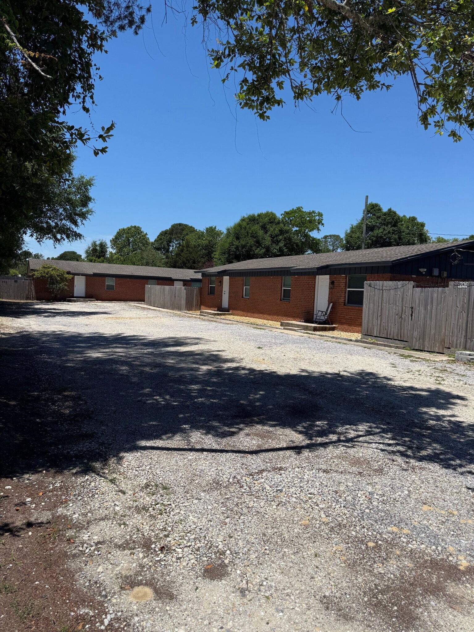 Building Photo - 706 Shady Ln Dr