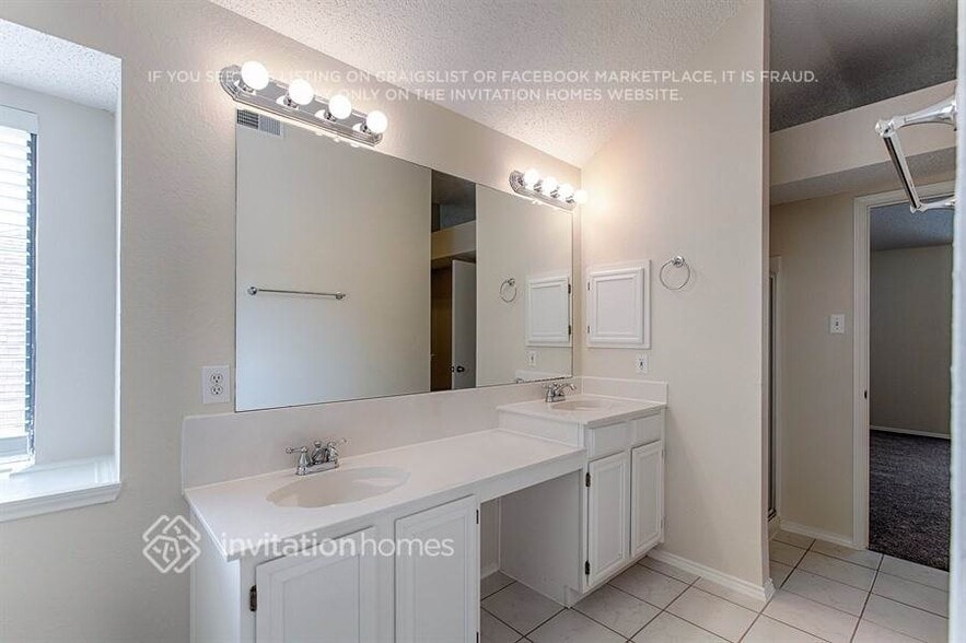Building Photo - 1417 Creekview Dr