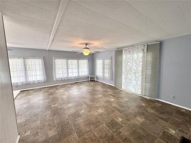 Building Photo - 410 49th Ave Terrace W