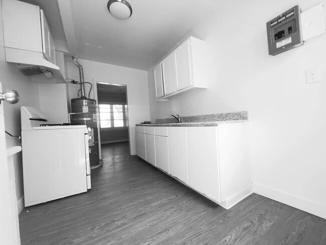 Interior Photo - 2360 W. 18th St