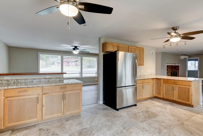 Building Photo - Updated 3 Bedroom, 2 Bath Home with Spacio...