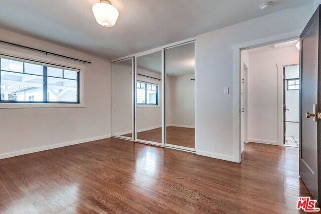 Building Photo - 3725 Edenhurst Ave