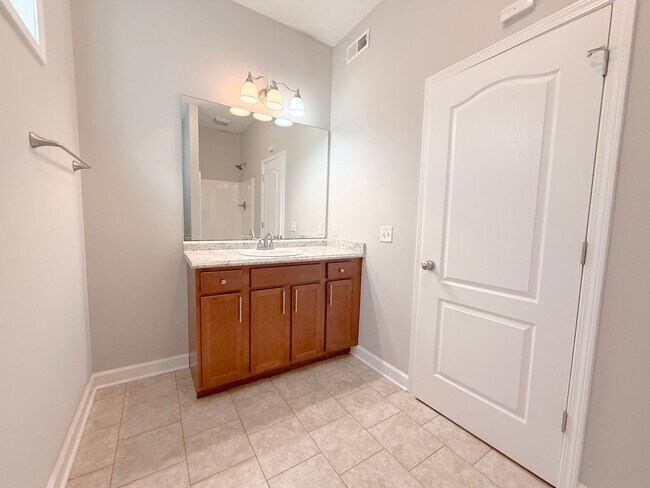 Building Photo - Spacious 4-Bedroom Home with Large Yard and Dual Garages in Cookeville