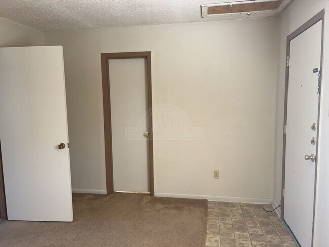 Building Photo - 110 Ave F Ave