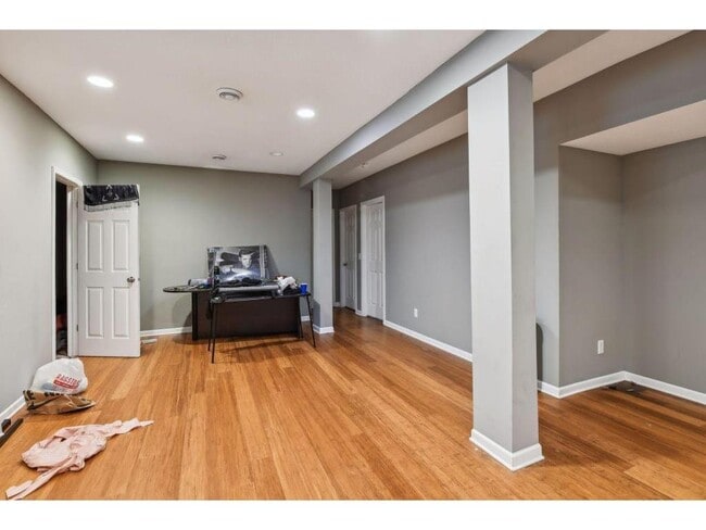 Building Photo - 3023 Dupont Ave S