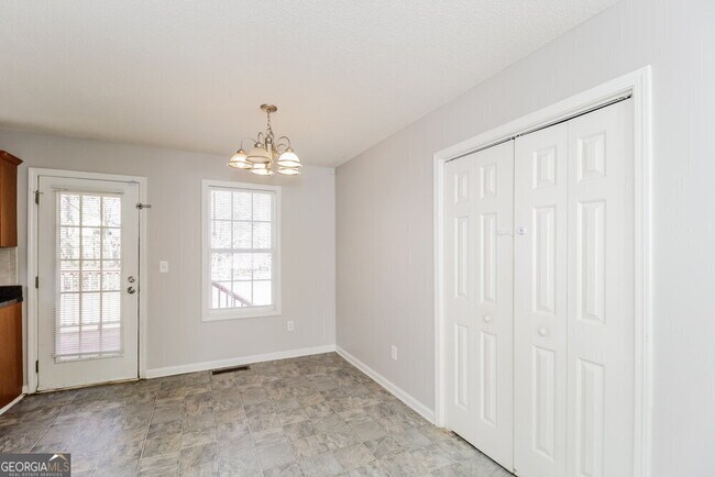 Building Photo - 40 Pleasant Forest Trail