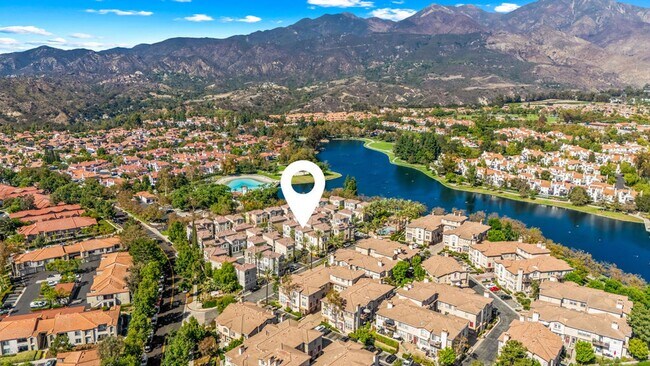 Building Photo - 205 Montana Del Lago Dr