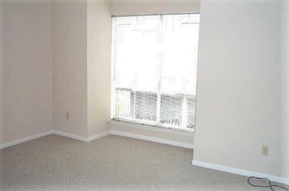 Building Photo - 2100 Tanglewilde St