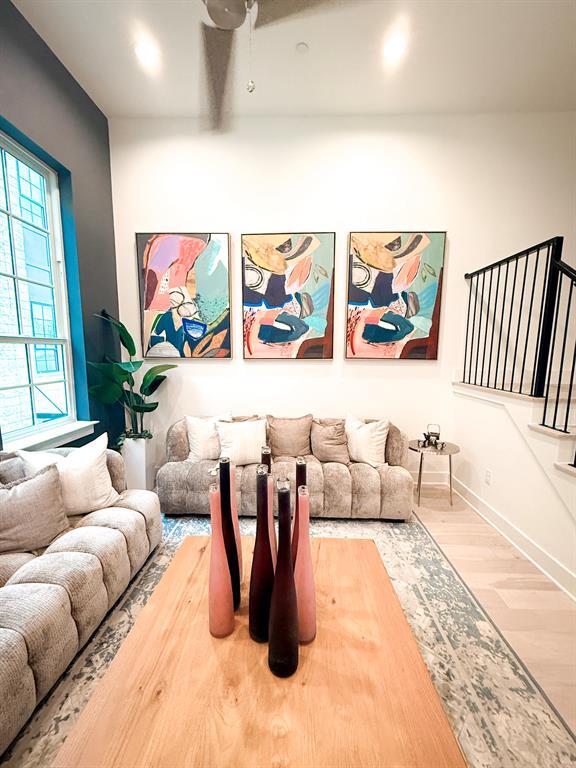 Building Photo - 264 Pullman Ct