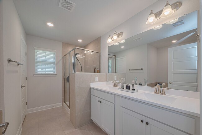 Building Photo - 5323 Vermilion Ct
