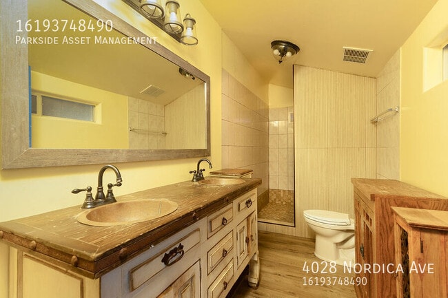 Building Photo - 4028 Nordica Ave