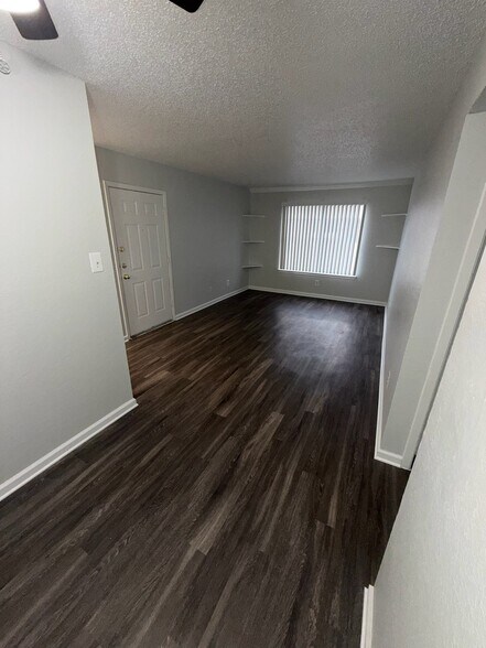 Building Photo - 2701 Green Oaks Rd