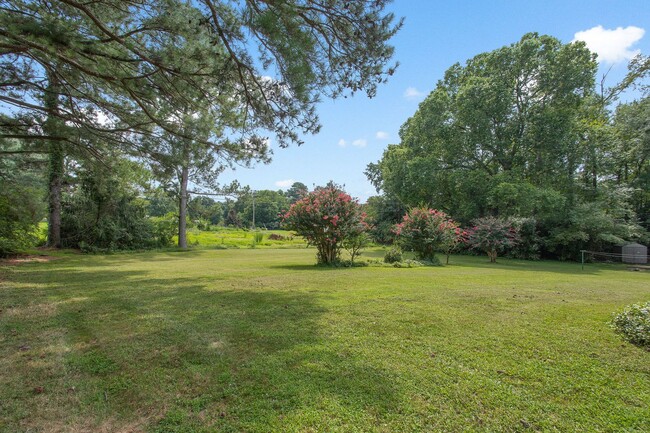 Building Photo - Pristine Brick Rancher in Sandston on an acre