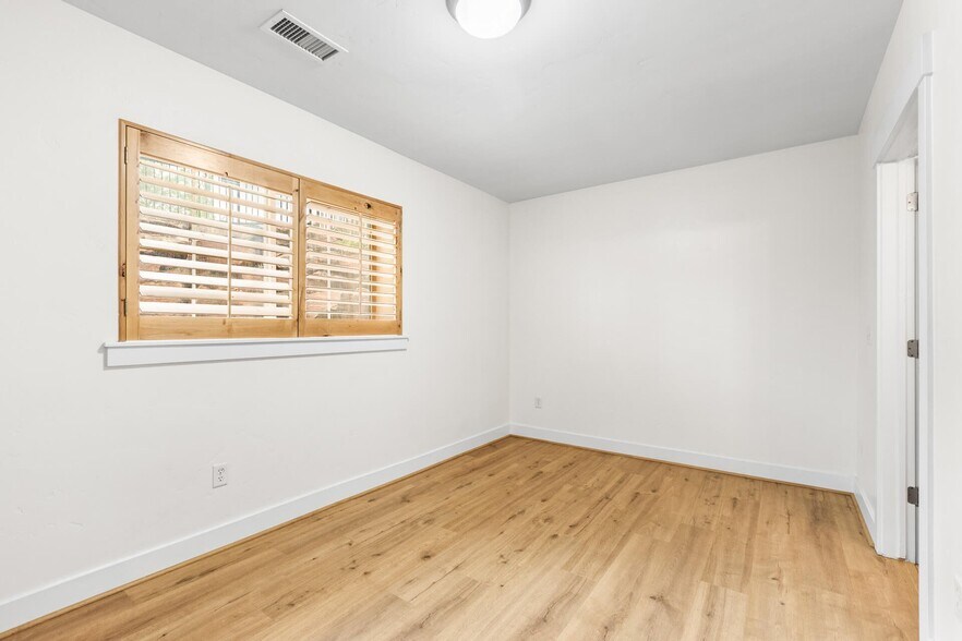 Building Photo - 5501 Lillehammer Ln
