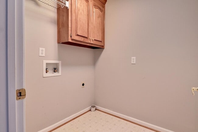 Building Photo - Updated & Spacious Home in Wythe Creek Farms