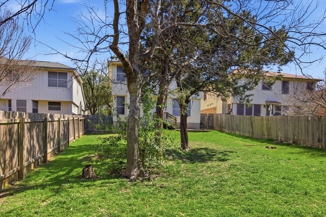 Building Photo - North Austin Three Bedroom Home