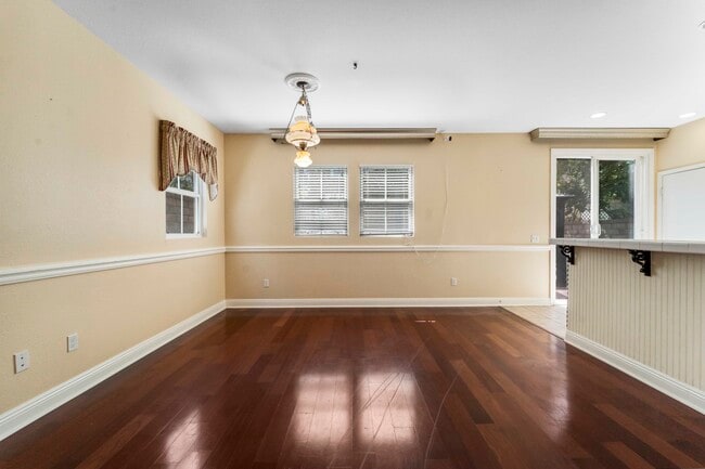 Building Photo - 28225 Clementine Dr