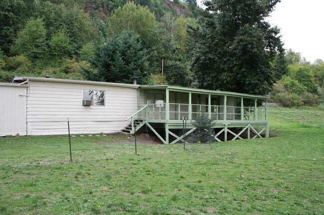 Building Photo - Columbia Riverfront Home with 1 Acre of Landscaped Yard