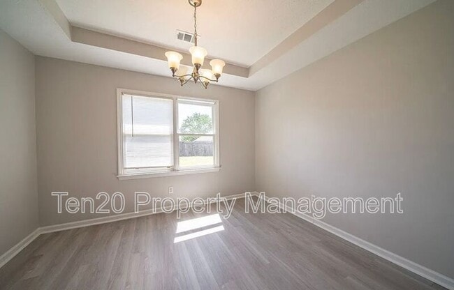 Building Photo - 3007 Longmont Ln