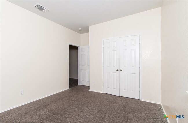 Building Photo - 303 Danielle Dr