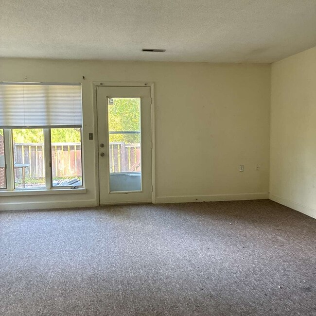 Building Photo - 200 Santree Dr