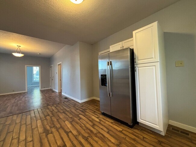 Building Photo - 421 Mt Ida St