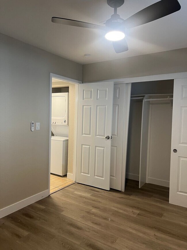 Building Photo - Beautiful Fully Rehabbed Ground Floor Location