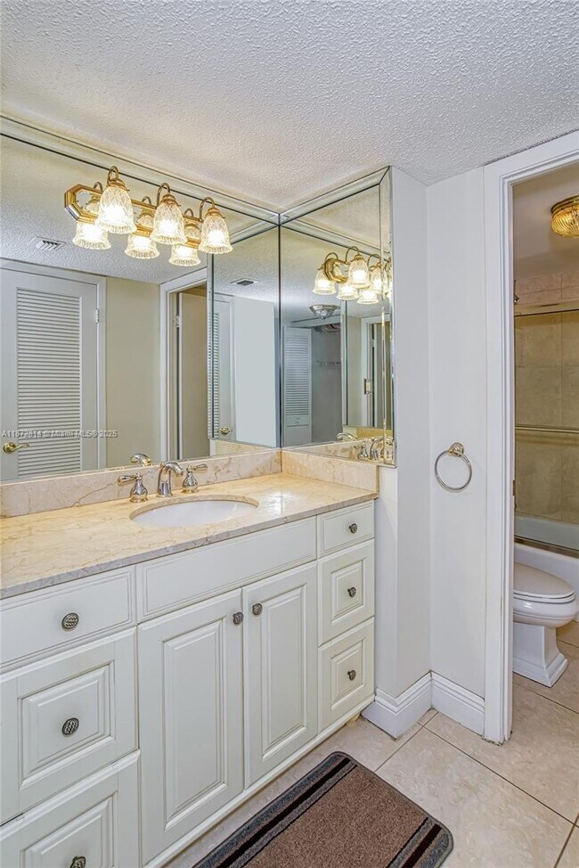 Building Photo - 18051 Biscayne Blvd