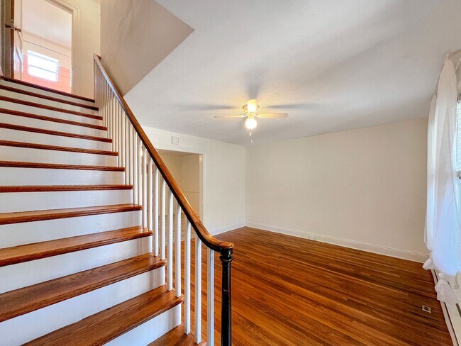Building Photo - Classic Richmond Row House Steps from Byrd...