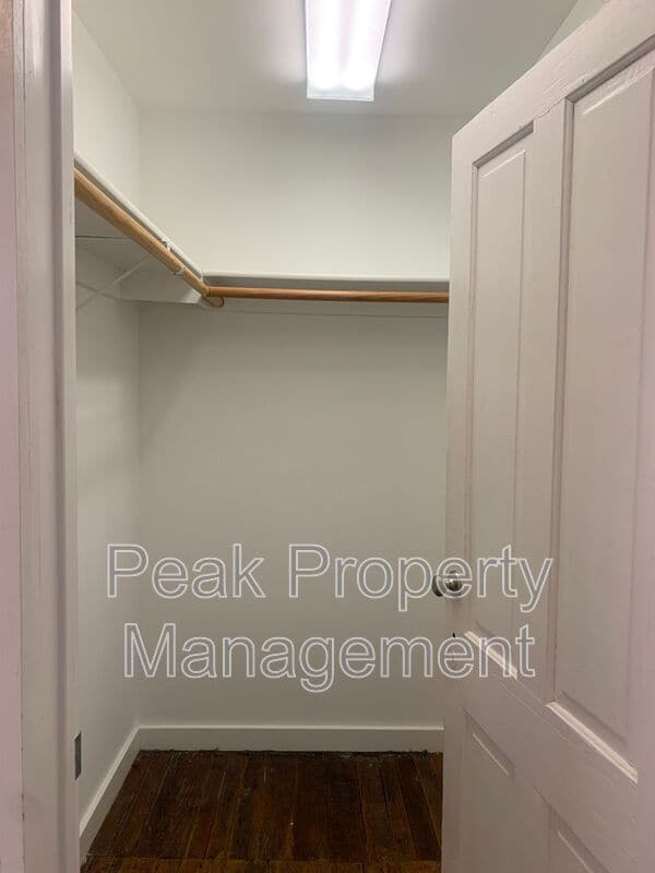 Building Photo - 1311 Hull St